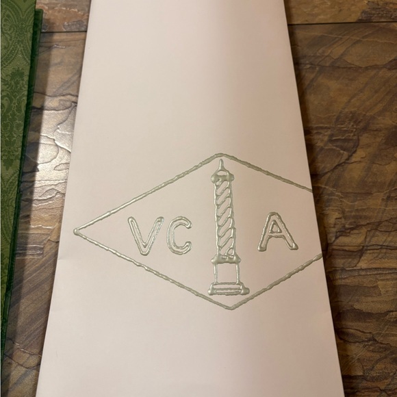 Gucci and van cleef and arpels shopping bags - Picture 4 of 5